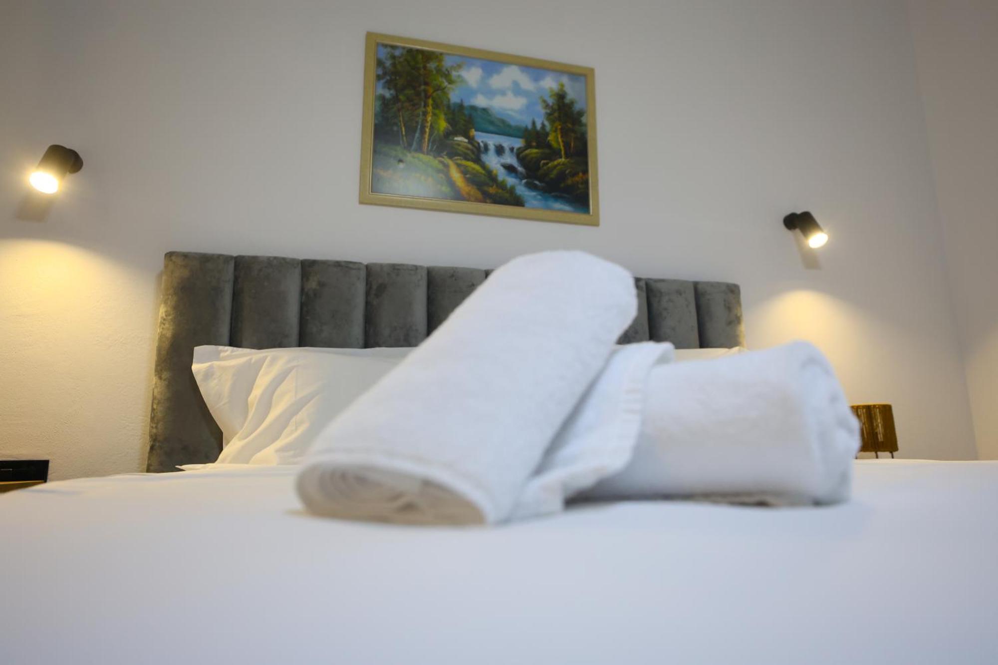 Vila Alizee Hotel Tirana Esterno foto