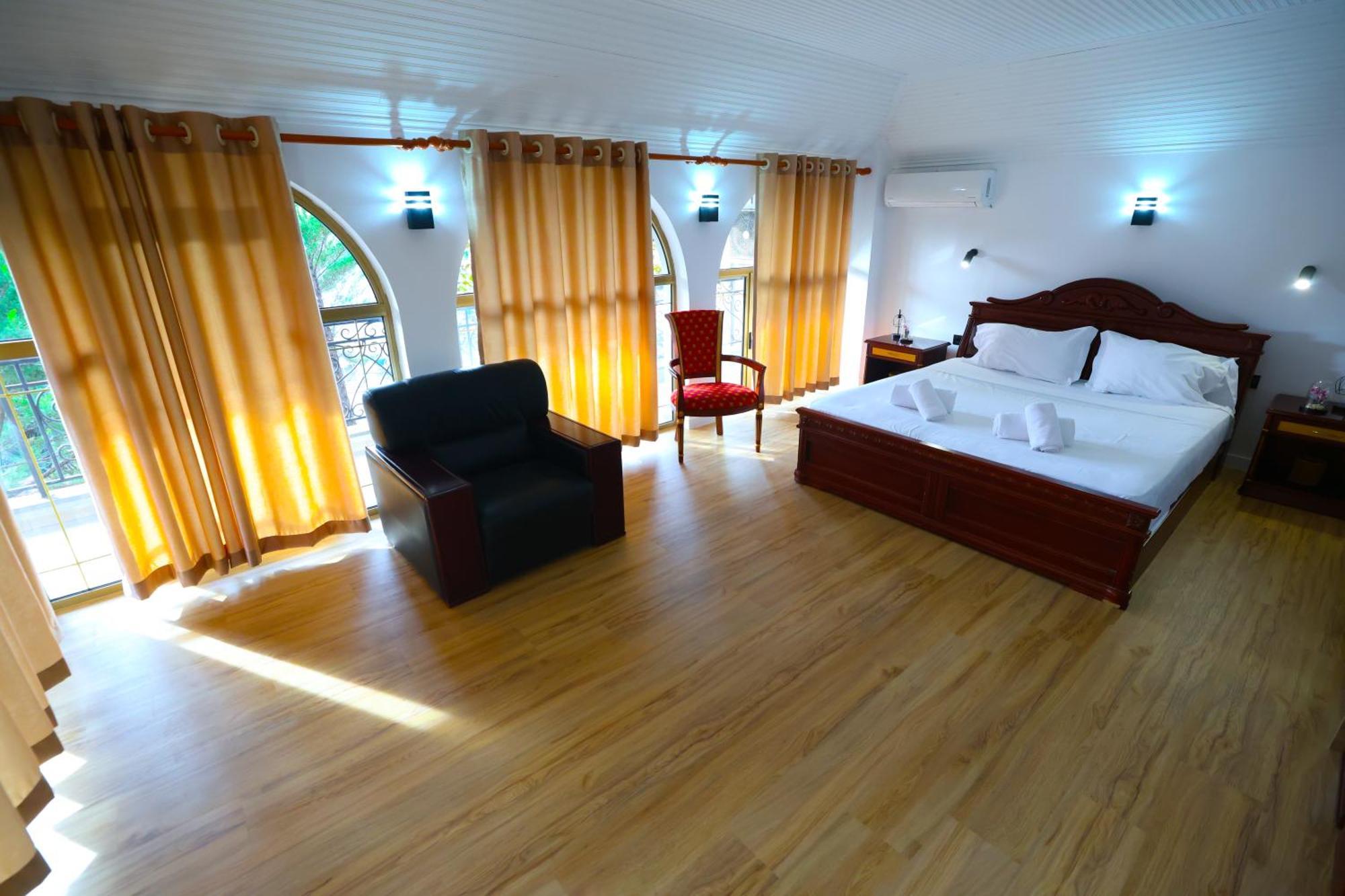 Vila Alizee Hotel Tirana Esterno foto