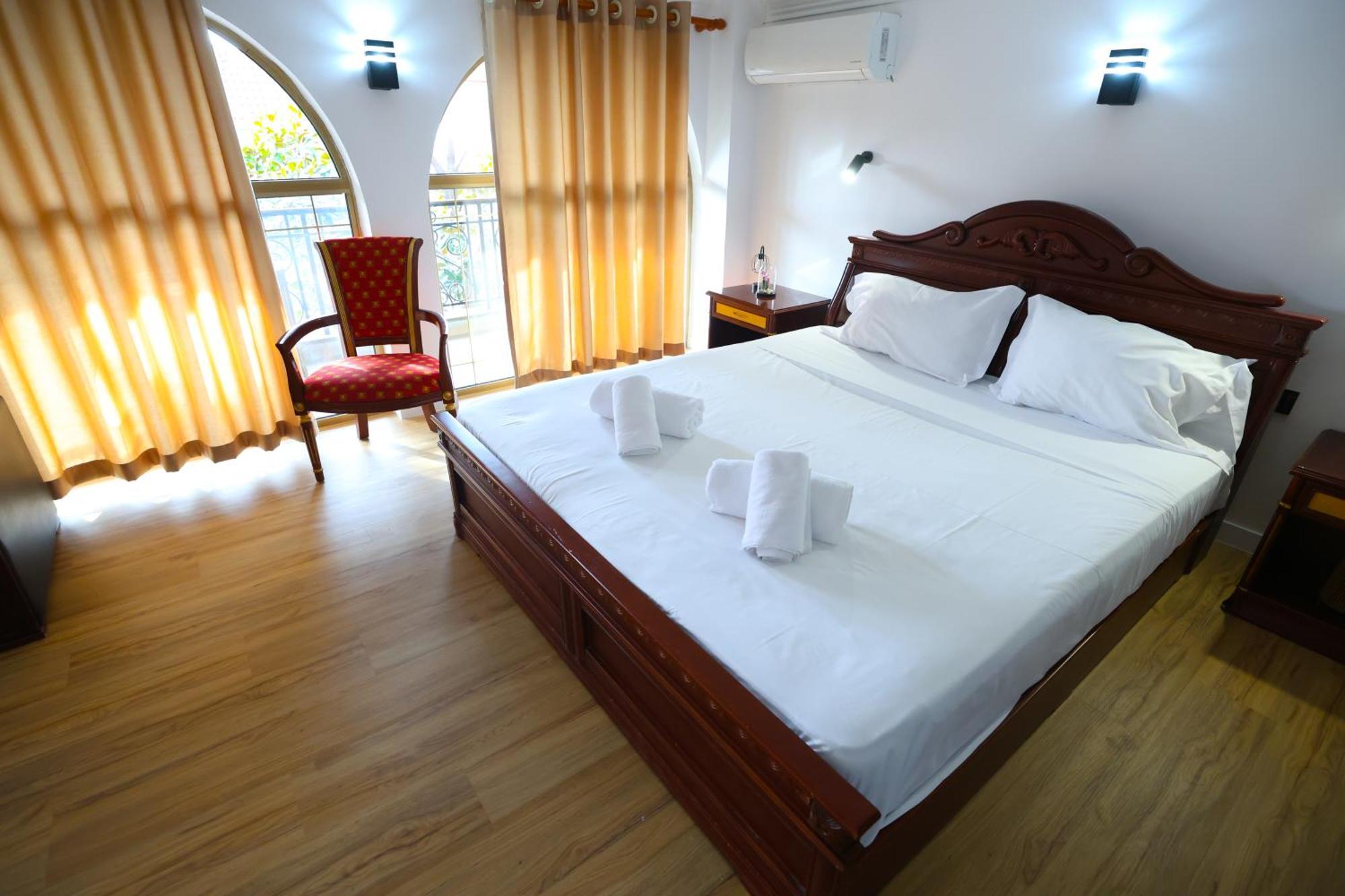 Vila Alizee Hotel Tirana Esterno foto