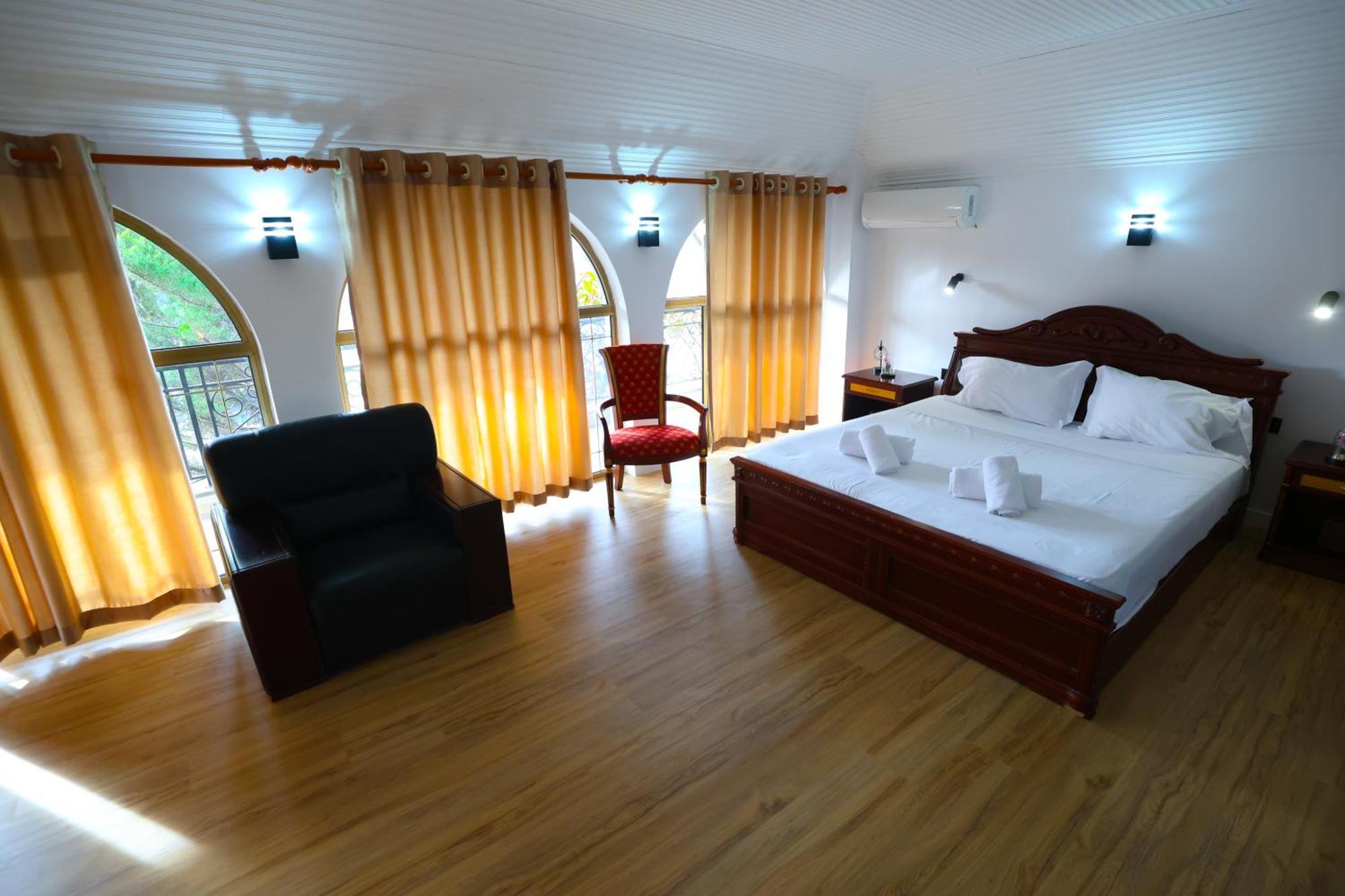 Vila Alizee Hotel Tirana Esterno foto