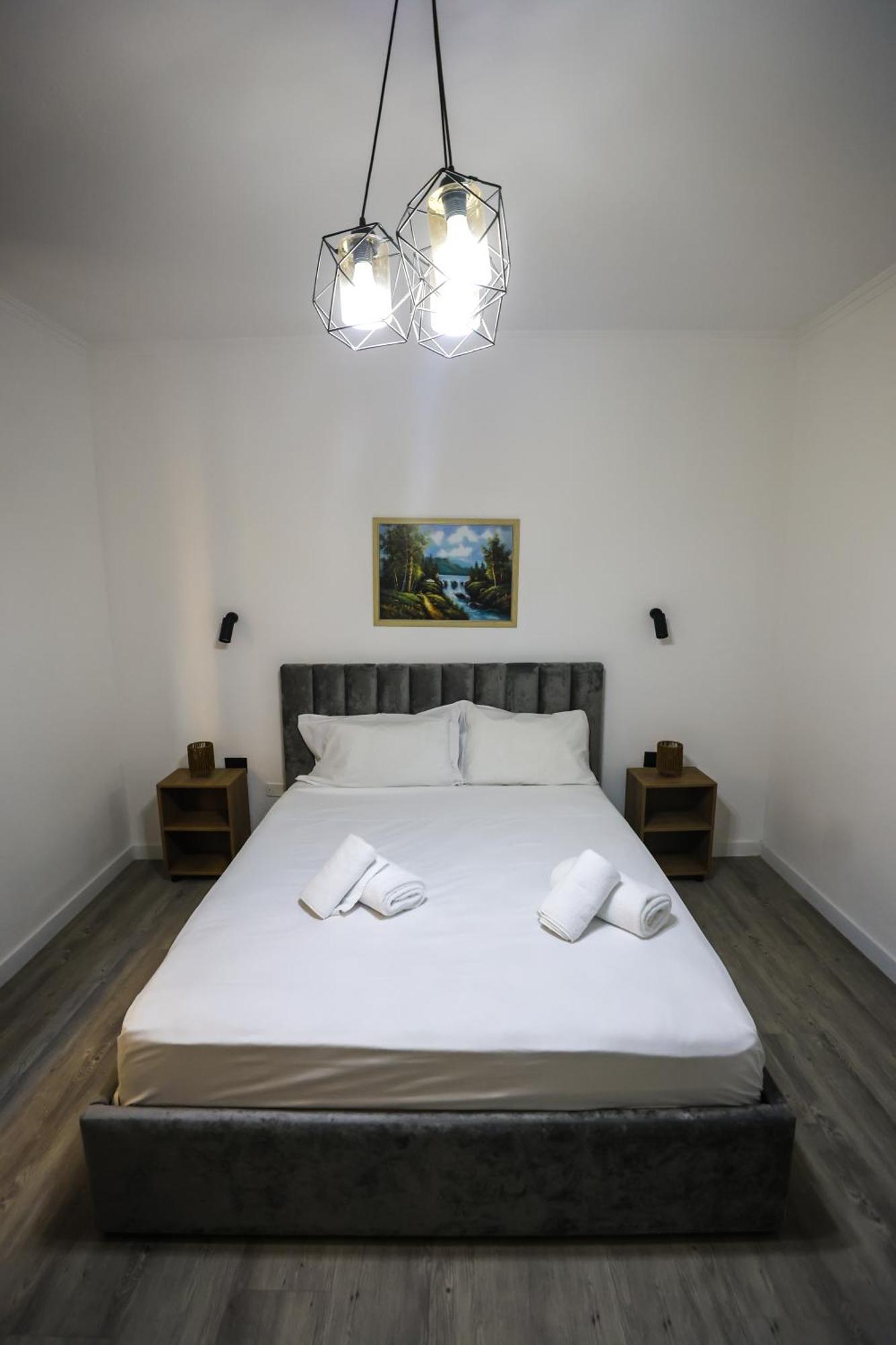 Vila Alizee Hotel Tirana Esterno foto