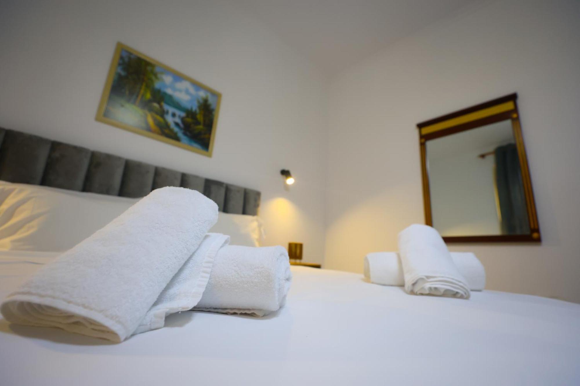 Vila Alizee Hotel Tirana Esterno foto