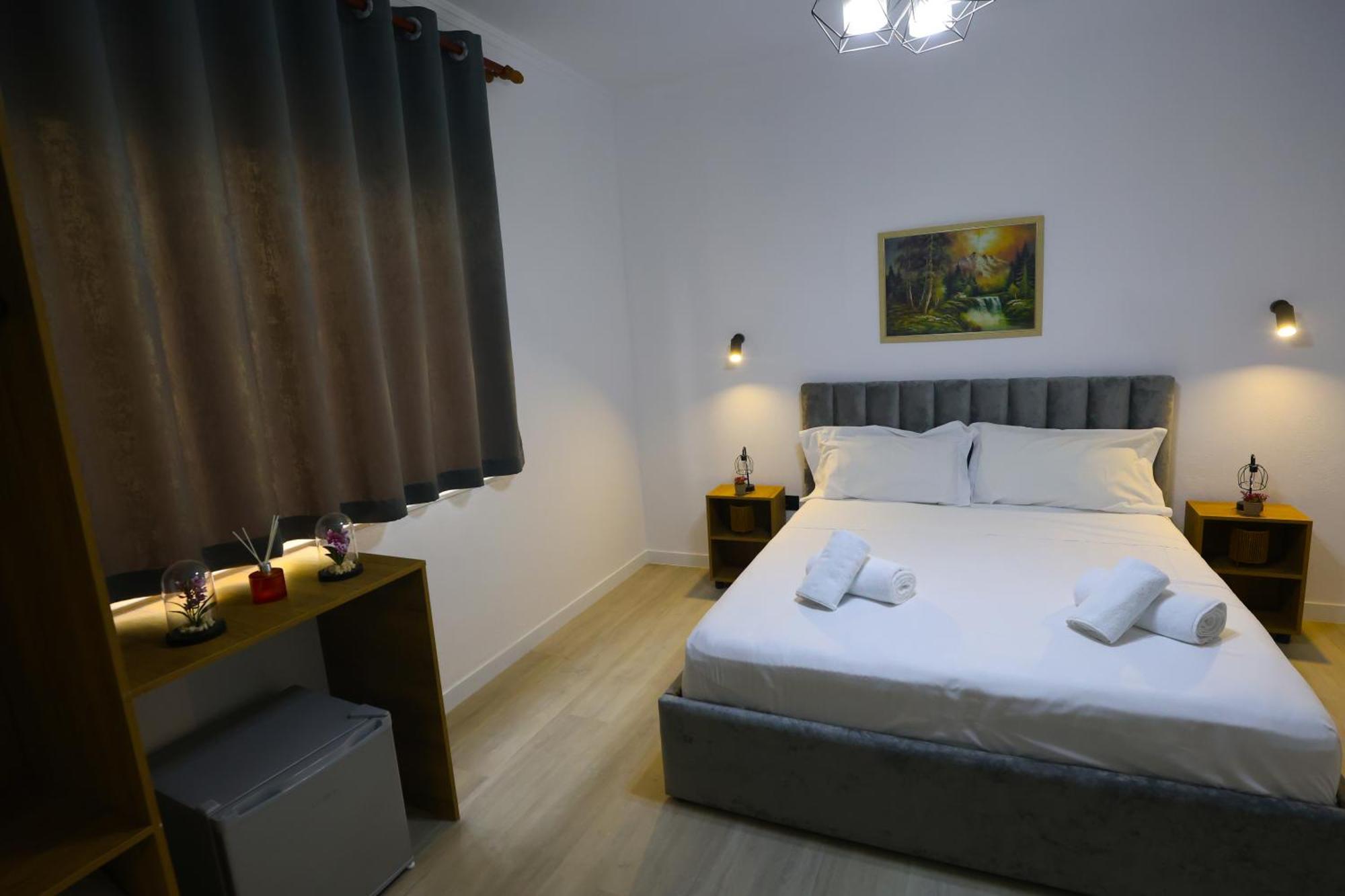 Vila Alizee Hotel Tirana Esterno foto
