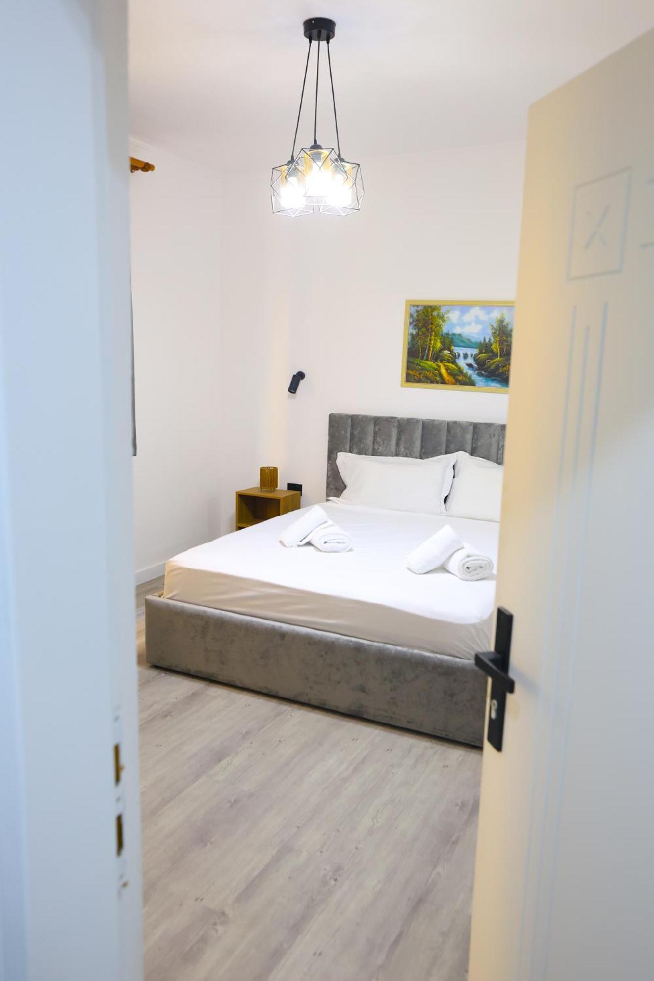 Vila Alizee Hotel Tirana Esterno foto